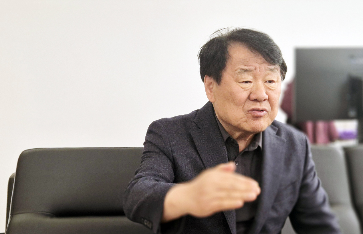 이재명 더불어민주당 대선후보 지지를 표명하며 중앙당 공동선대위원장 직을 맡은 염홍철 전 대전시장이 디트뉴스24와 인터뷰하고 있다.  