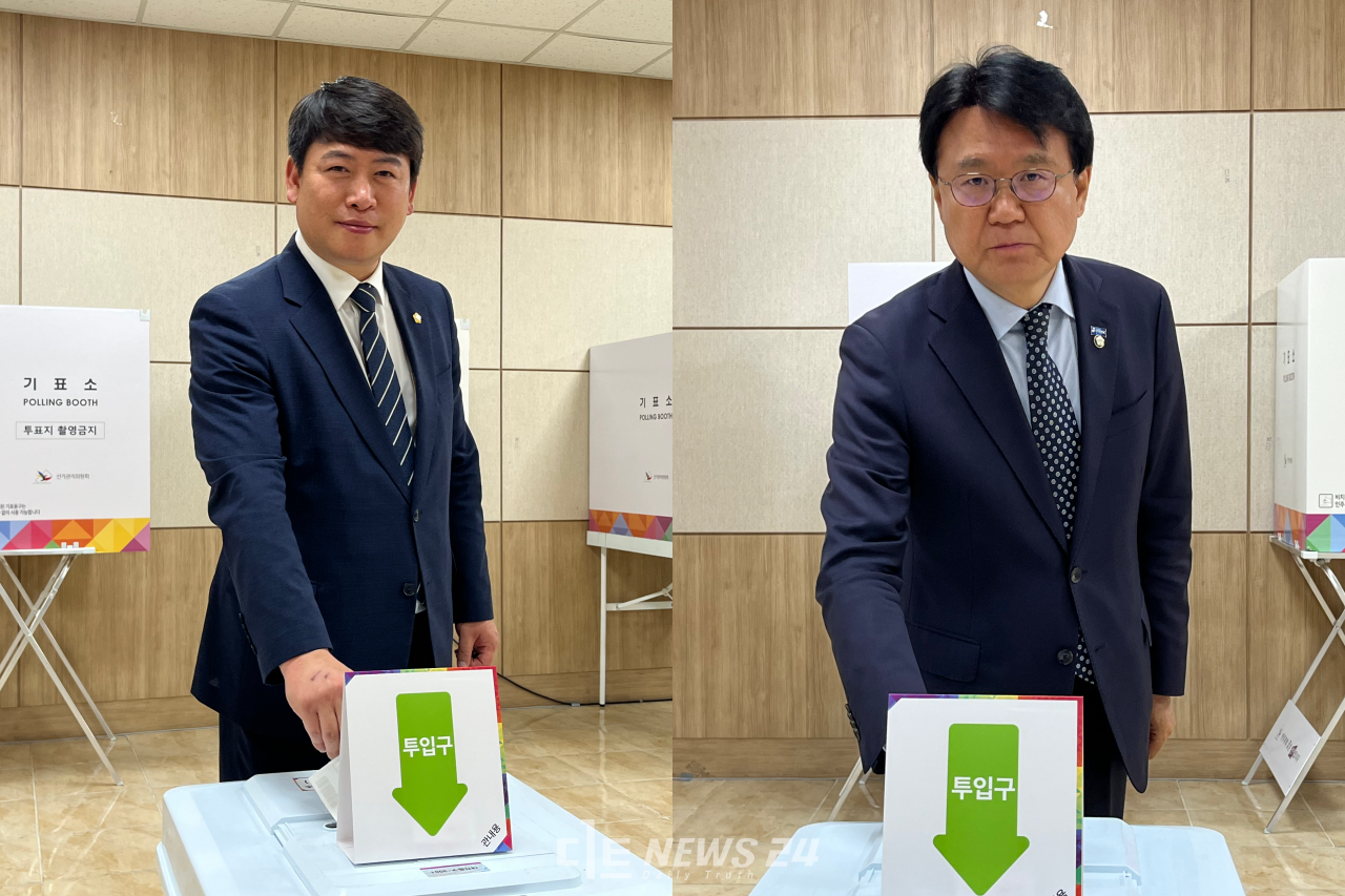 황운하 국회의원(오른쪽)과 오은규 중구의회 의장이 사전투표하는 모습. 유솔아 기자. 