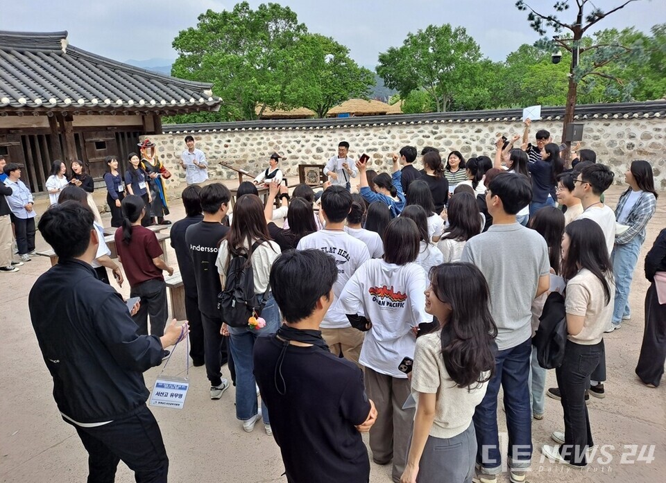 지난 21일 서산 해미읍성에서 진행된 신규 교사 역량강화 특별 연수 모습. /서산교육지원청 