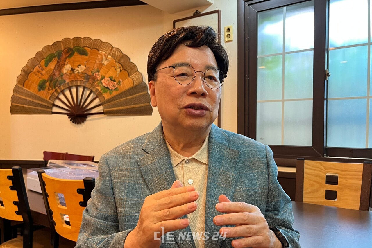 권선택 전 대전시장이 30일 디트뉴스24와 인터뷰에서 세종 행정수도 완성을 위해 개헌보다 ‘신행정수도법 재추진’이 현실적 대안이라고 진단했다. 유솔아 기자. 