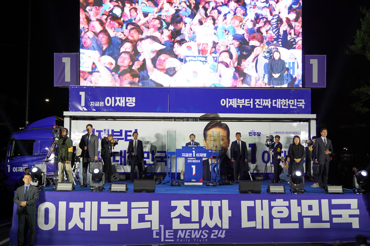 이재명 더불어민주당 대선 후보가 연단에 올라 발언하고 있는 모습. ⓒ황재돈 기자. 