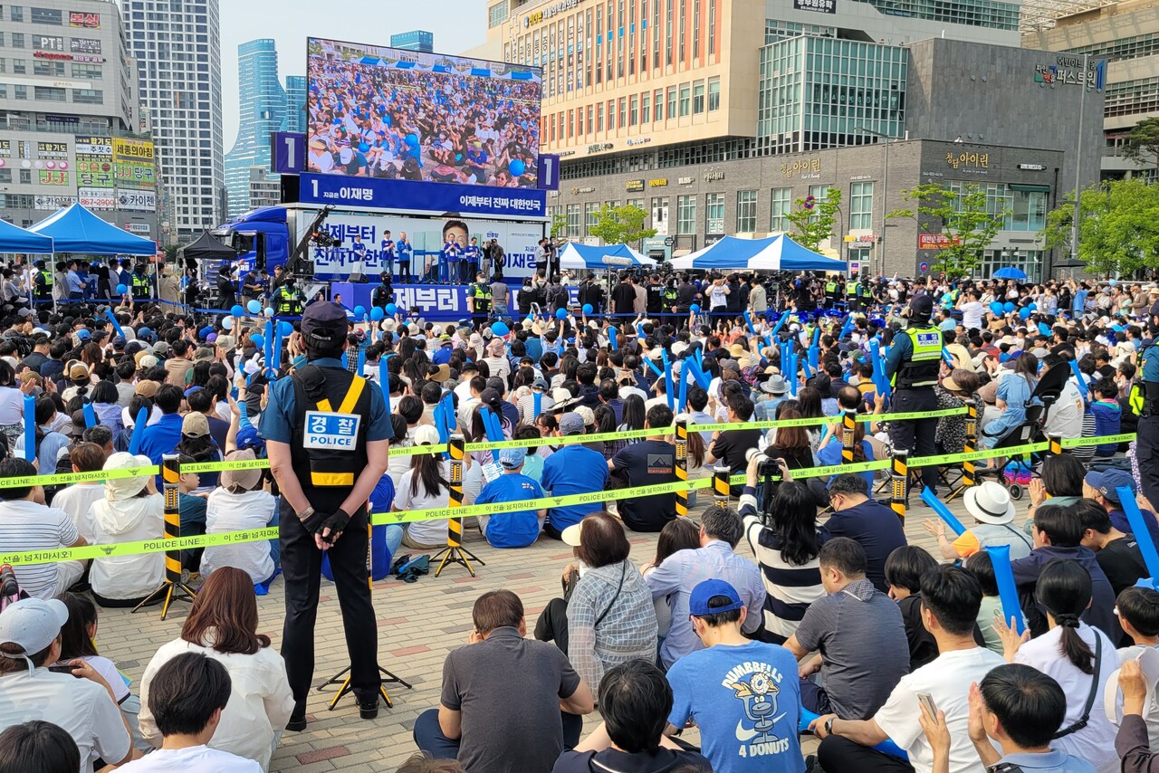 지난달 31일 세종시 나성동이 더불어민주당 이재명 후보를 지지하는 시민들로 북적이고 있다. /사진=권예진 기자