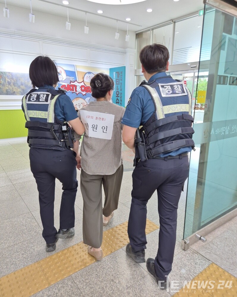 5일 서산시청 종합민원실에서 진행된 악성민원 대비 모의훈련 모습. /서산시