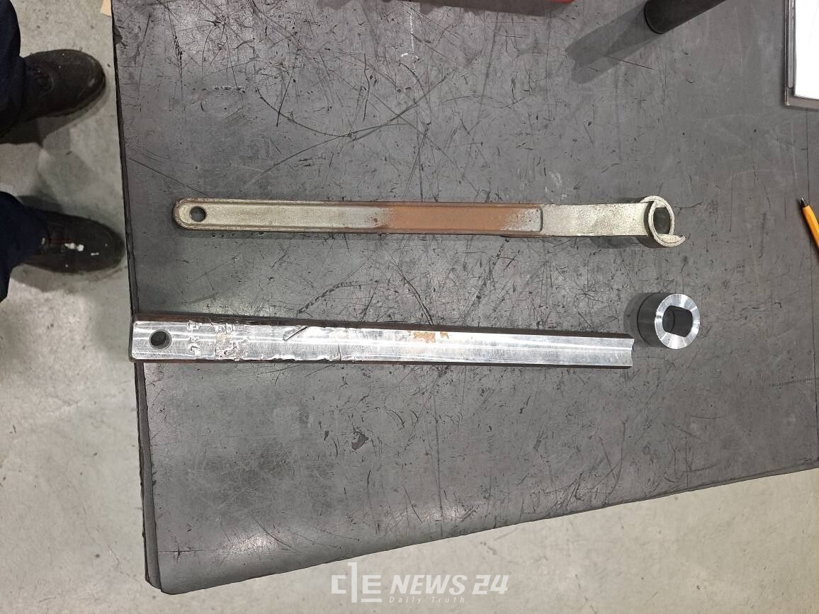 김 씨가 숨지기 직전 작업했을 것으로 추정되는 CVP 벤트 밸브 핸들 모습. 사고현장에서 발견됐다. 대책위 제공. 