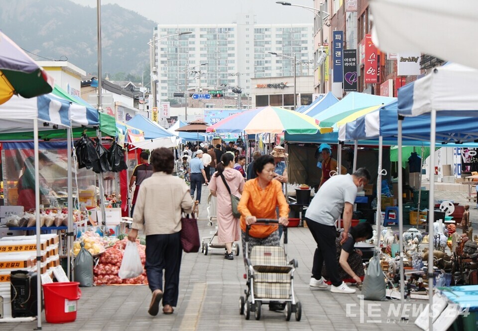 지난해 35년 만에 부활된 '태안 오일장' 모습. /태안군