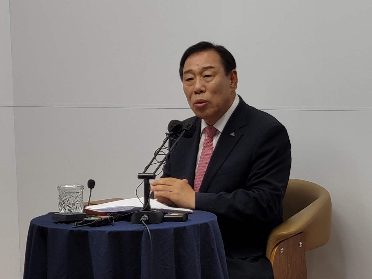 최민호 세종시장이 11일 기자 브리핑을 갖고 해수부 부산 이전 반대 뜻을 재차 밝히고 있다. /사진=권예진 기자