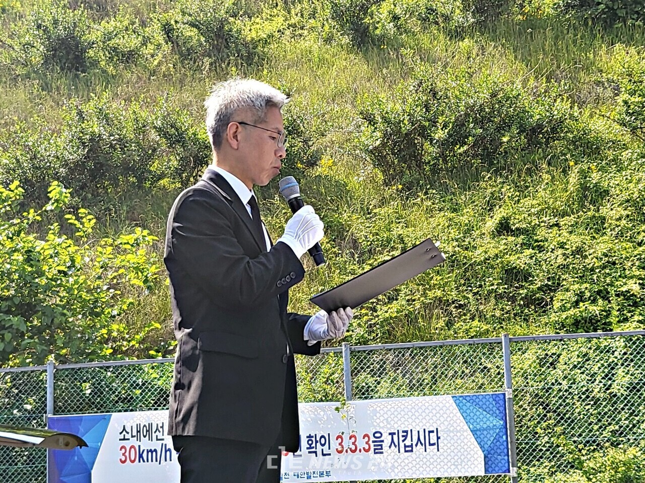 권영국 민주노동당 대표가 고인을 향한 조사를 읽고 있다. 김다소미 기자. 