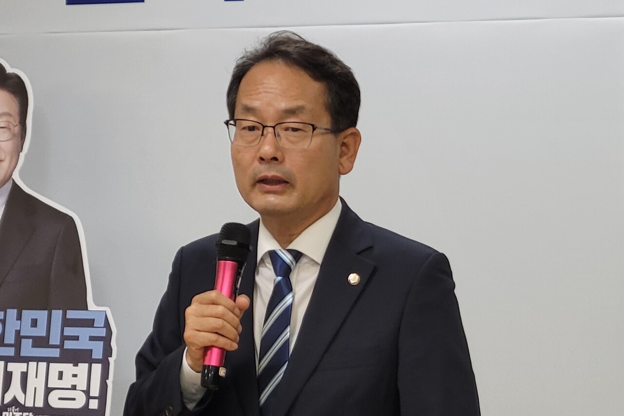 강준현 국회의원이 20일 기자들과 만난 자리에서 해수부 부산 이전과 관련한 입장을 밝히고 있다. /사진=권예진 기자