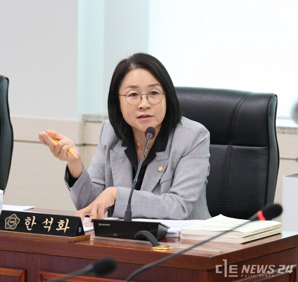 충남 서산시의회 한석화 의원(사진)이 제306회 서산시의회 정례회 기간 중 실시한 행정사무감사에서 자원순환과를 대상으로 환경문제와 관련한 철저한 점검과 개선책 마련을 요구하며 날카로운 지적을 이어갔다. /한석화 의원