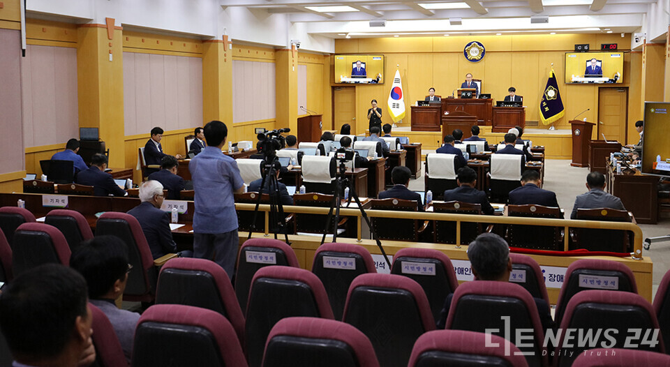 25일 열린 제306회 제1차 정례회 제2차 본회의 폐회식 모습. /서산시의회