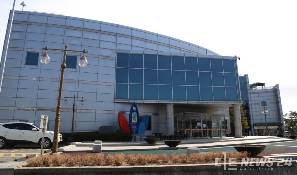 충남 태안문화예술회관 전경. /태안군