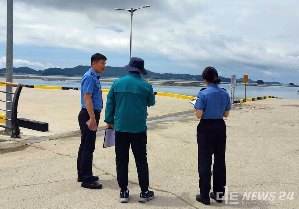 지난 26일 진행된 안전사고 우려지역 합동점검 모습. /태안군