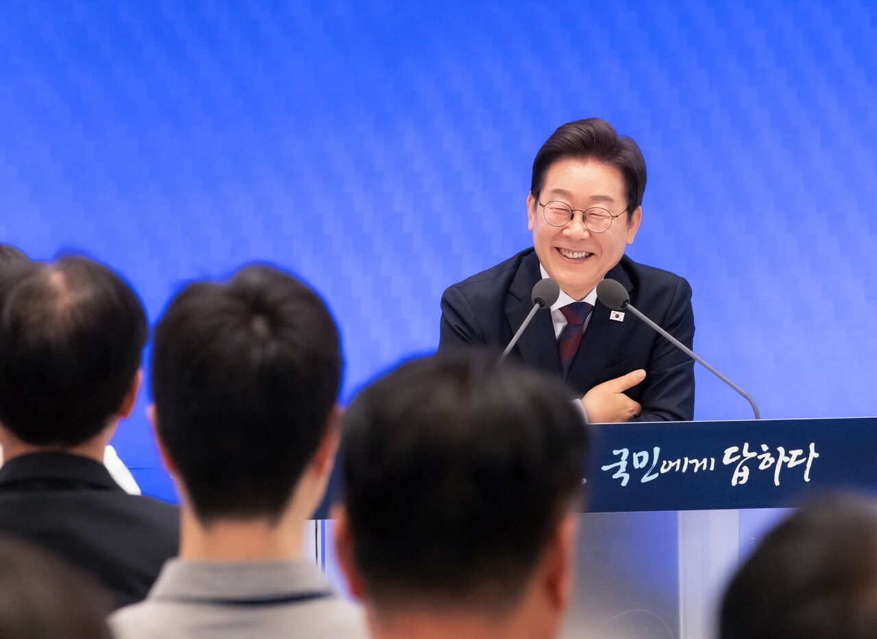 이재명 대통령이 3일 청와대 영빈관에서 열린 기자회견에서 지방과 수도권 간 심각한 불균형 문제를 국정 핵심 과제로 삼겠다고 밝혔다. 대통령실 제공.