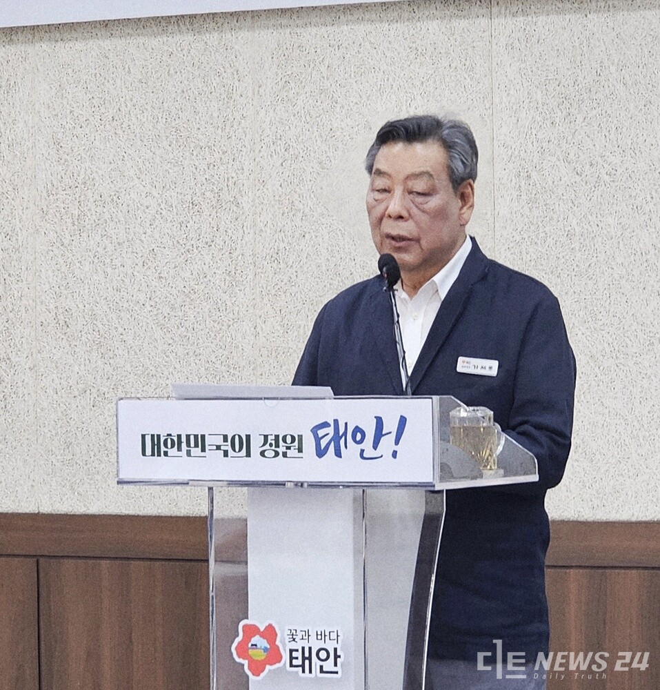  8일 열린 민선8기 3주년 기념 기자회견에서 기자들의 질문에 답하고 있는 가세로 충남 태안군수. /태안=최병민 기자