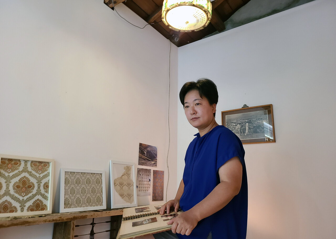 7년 간 대전 재개발지역 기록화 작업을 해온 여상희 작가. 갤러리 스페이스테미 전시장에서 만난 여 작가. 한지혜 기자.