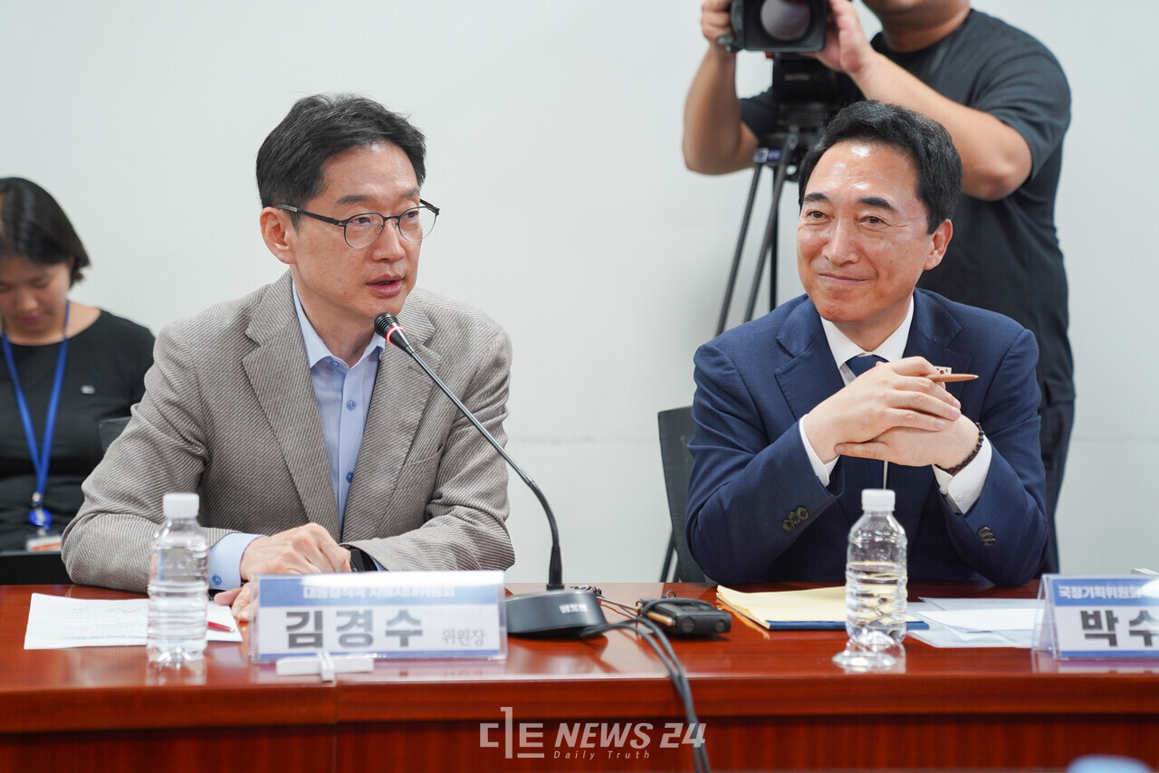 이재명 정부 국가균형발전 정책을 이끄는 김경수 지방시대위원장과 박수현 국정기획위원회 국가균형성장특별위원장은 15일 균형발전 정책이 본 궤도에 오르기 위해서는 국회의 입법·재정적 지원이 필수적이라며 협조를 요청했다. 