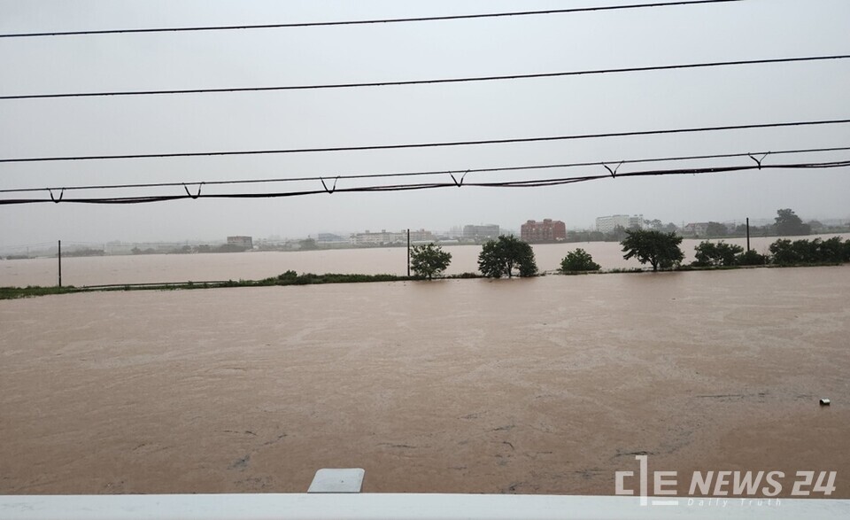 서산 청지천 범람 모습. /서산시