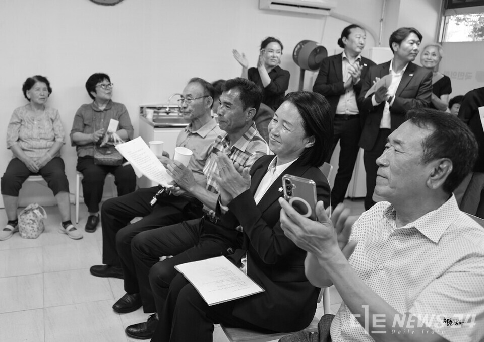 지난달 30일 서산시 지곡면에 마련된 ‘시의원 한석화 후원회 사무소’에서 열린 개소식 모습. /본인 제공