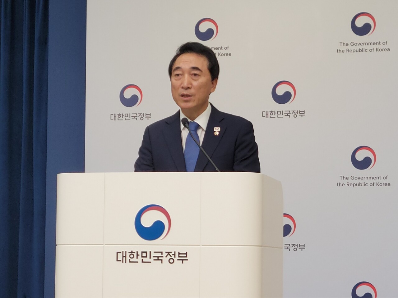 국정기획위원회 국가균형성장특별위위원회 박수현 위원장이 5일 정부세종청사 중앙동에서 기자 브리핑을 진행하고 있다. /사진=권예진 기자