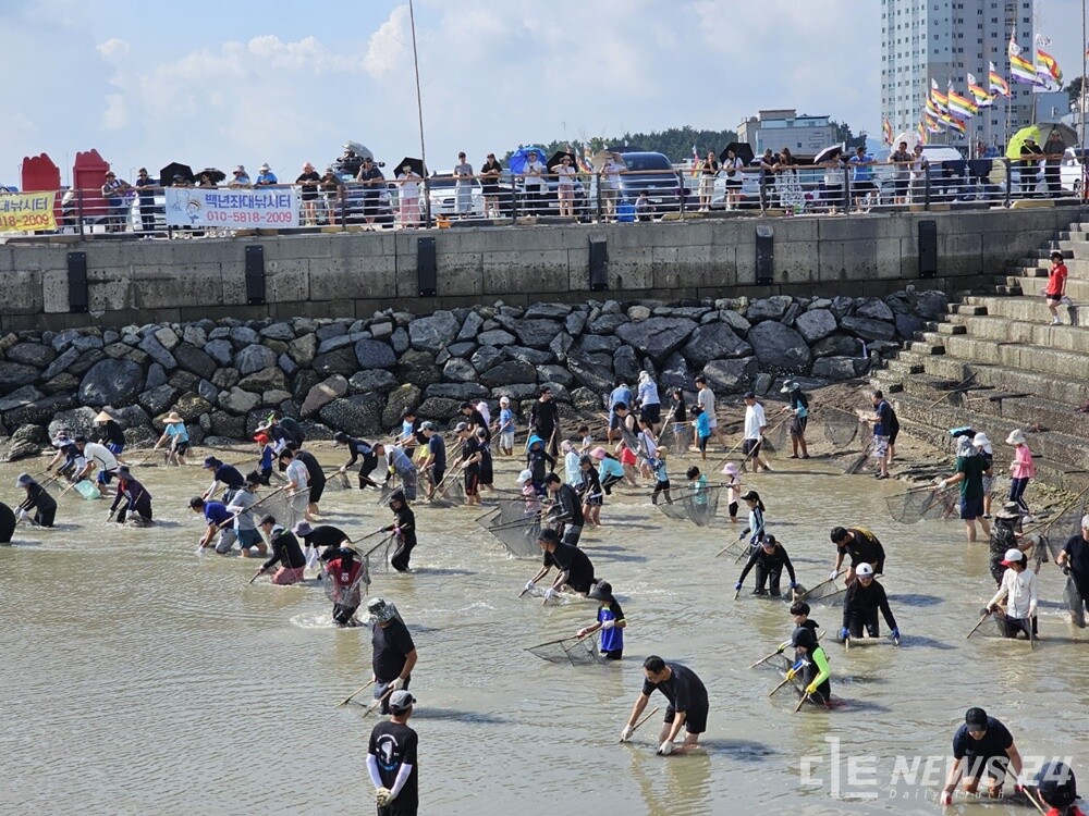 지난 23일부터 24일까지 서산시 대산읍 삼길포항 일원에서 열린 제19회 삼길포우럭축제 모습. /서산시