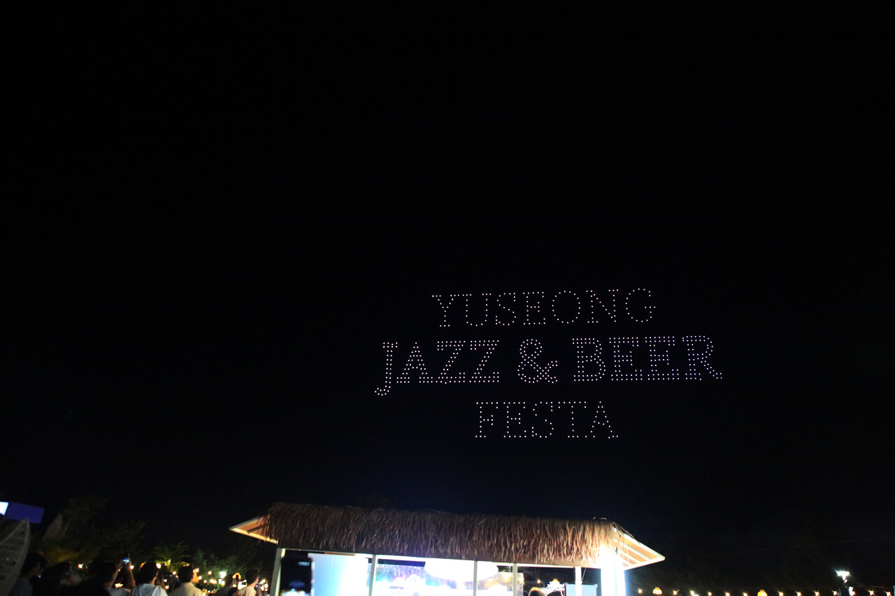 개막식날 공연 이후 피날레로 진행된 드론쇼 모습. 한지혜 기자.