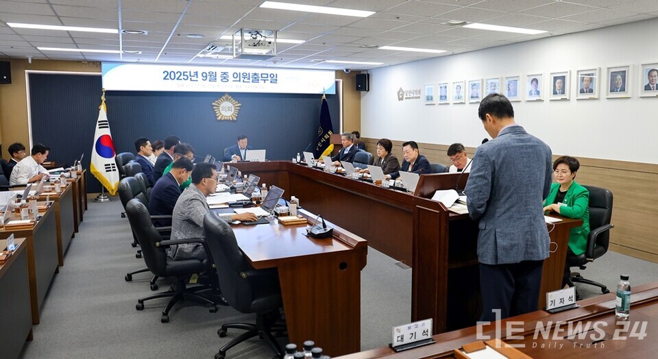 충남 당진시의회가 11일 의회 대회의실에서 ‘9월 중 의원출무일’을 개최했다. /당진시의회