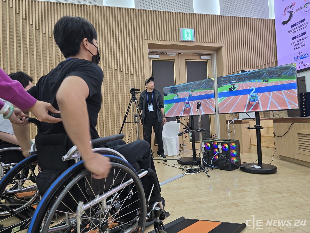 16일 단국대학교 천안캠퍼스 보건과학관 국제회의장에서 휠체어 e스포츠 경기가 펼쳐졌다.(사진은 실제 경기 모습) 최진섭 기자