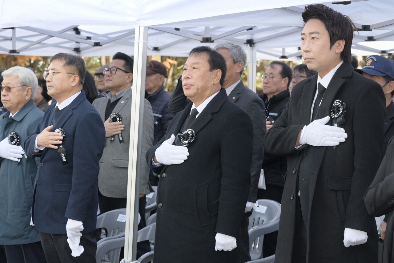 세종시가 제86회 순국선열의 날을 맞아 나라를 위해 목숨을 바친 순국선열과 호국영령의 숭고한 희생을 조치원 충령탑에서 추모했다. /사진 제공=세종시