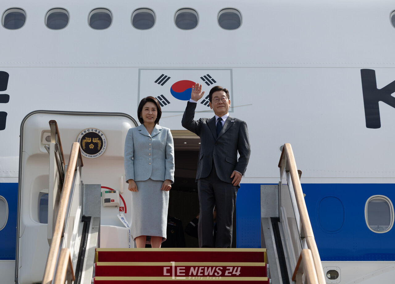 이재명 대통령이 17일 ‘G20 정상회의’ 참석차 출장길에 올랐다. 이번 순방은 UAE와 이집트, G20이 열리는 남아프리카공화국에 이어 튀르키예를 방문하는 7박 10일 일정이다. 자료사진. 대통령실 제공. 