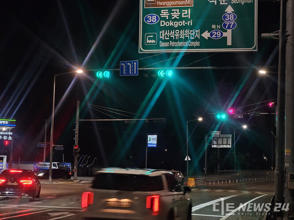 충남 서산시가 지난 11일부터 국도 29호선(서산~대산) 37곳 교차로를 대상으로 감응형 교통신호를 전면 운영 중이라고 17일 밝혔다. 사진은 국도 29호선 차량 통행 모습. /서산시 