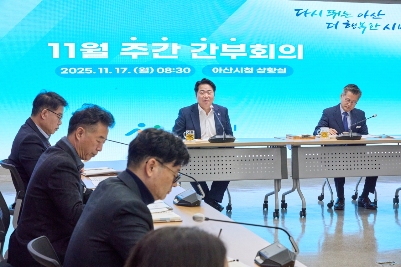 오세현 아산시장은 17일 열린 주간간부회의에서 아산시는 ‘기초자치단체’가 아니라 국가 운영 파트너인 ‘지방정부’의 역할을 강화해야 한다고 주문했다. 아산시 제공