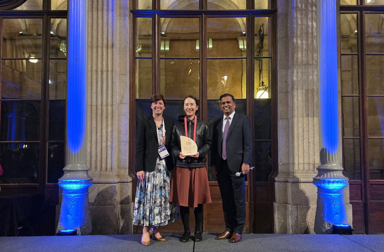 대전관광공사가 국제컨벤션협회(ICCA) 공로상을 수상했다. 사진은 수상 모습.