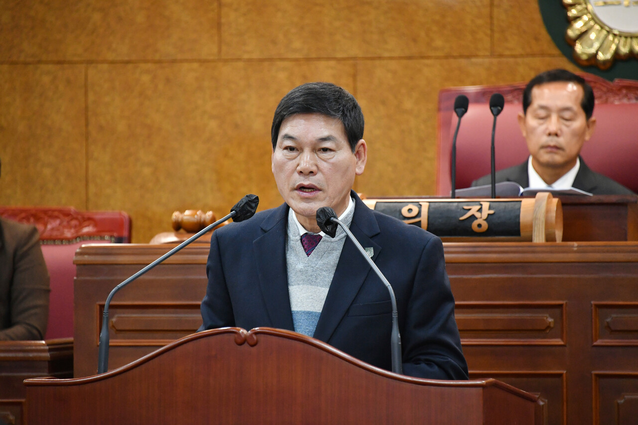 정철원 담양군수가 20일 열린 제341회 담양군의회 제2차 정례회에서 내년도 담양군이 추진할 8대 군정 운영 방향을 발표했다./담양군 제공