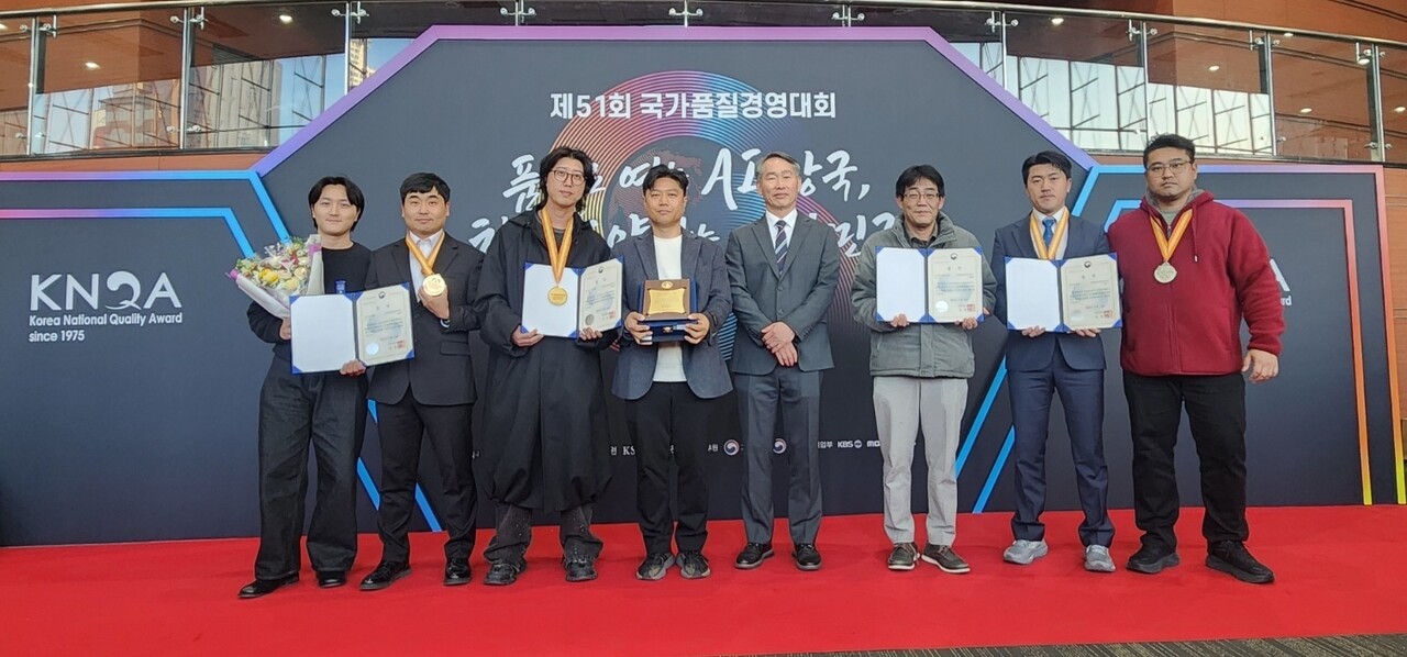 국가품질경영대회 수상 기념 넥센타이어 임직원 단체사진.