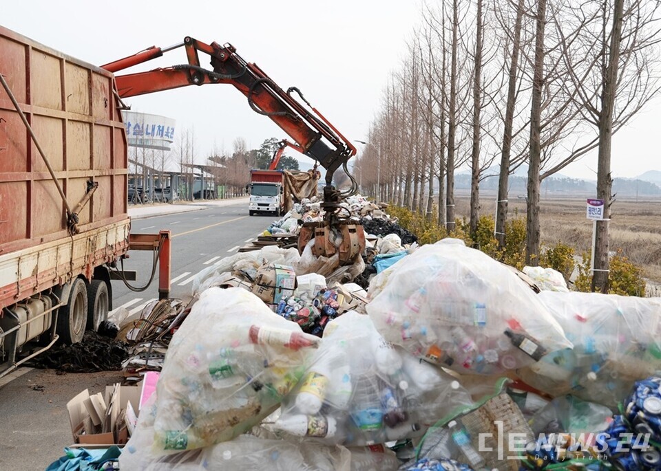 21일 충남 태안읍에서 실시된 ‘2025년 제3차 숨은자원 찾기’ 행사 모습. /태안군