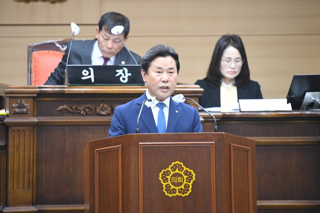 박정현 부여군수가 24일 마지막 시정연설하는 모습. 부여군 제공. 