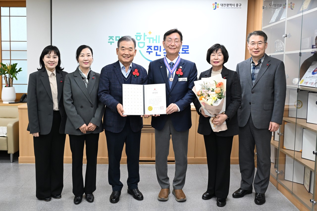 대전 중구가 2025 사랑의열매 대상 시민참여분야 희망장을 수상했다. 중구 제공. 