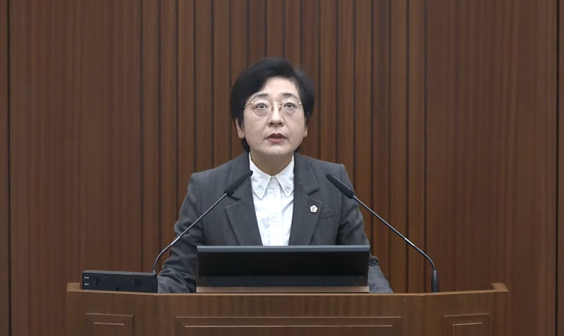 이순열 세종시의원이 25일 제102회 세종시의회 정례회 제3차 본회의에서 5분 자유발언을 갖고 행정의 신뢰성 회복을 촉구했다. /사진=세종시의회 생방송 갈무리.