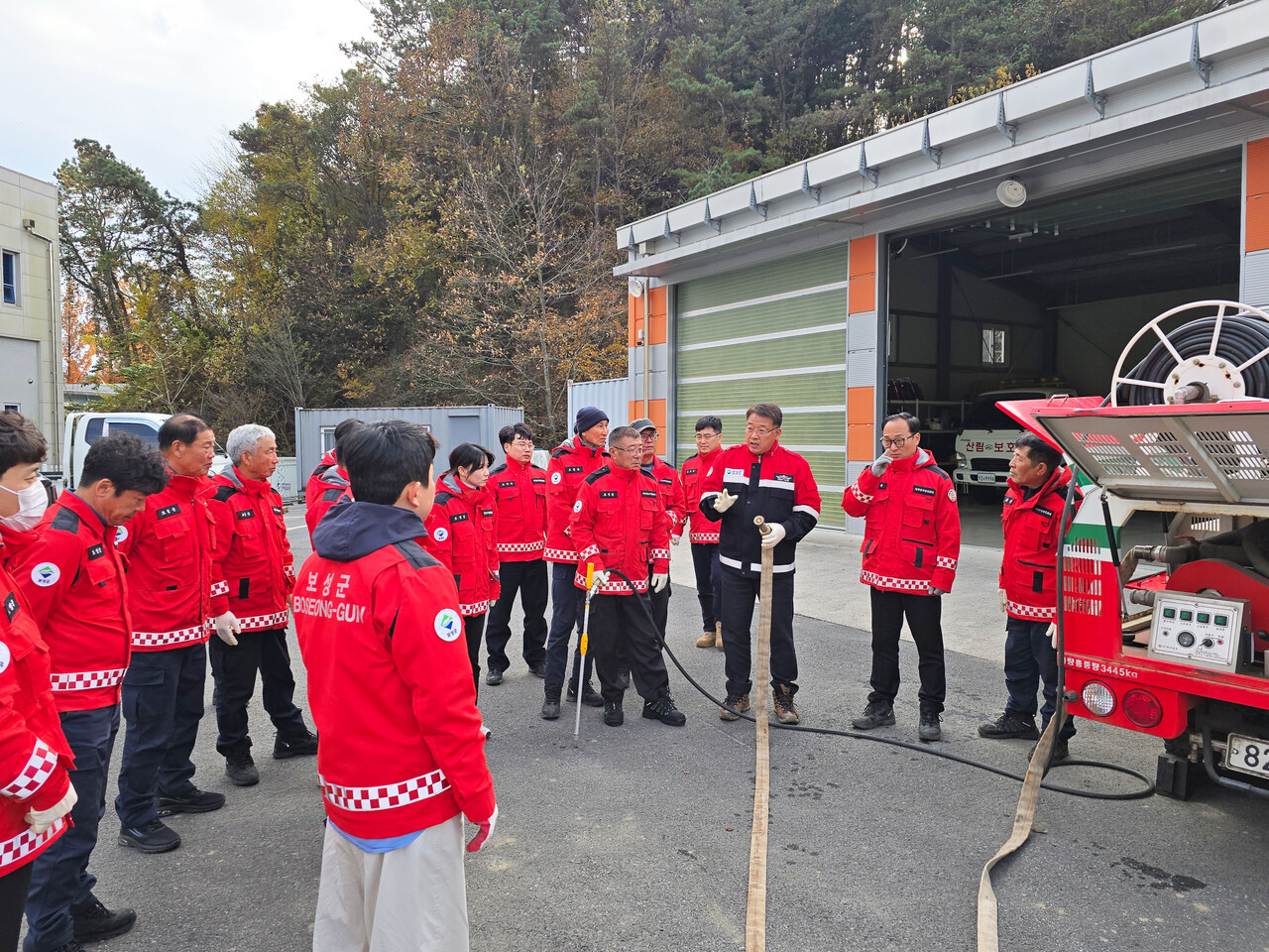 보성군은 건조·강풍으로 산불 위험이 높아지는 계절을 맞아 올해 10월 20일부터 내년 5월 말까지 총 8개월간을 ‘산불 재난 대비 기간’으로 설정하고, 예방 활동 강화와 초동 진화 체계 확립에 총력을 기울이고 있다고 밝혔다. /보성군 제공