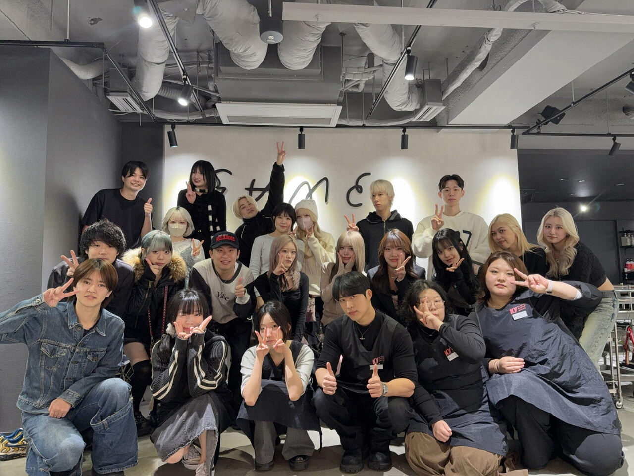 건양대 글로벌의료뷰티학과 쉐농그룹 산하 헤어살롱 단체사진.