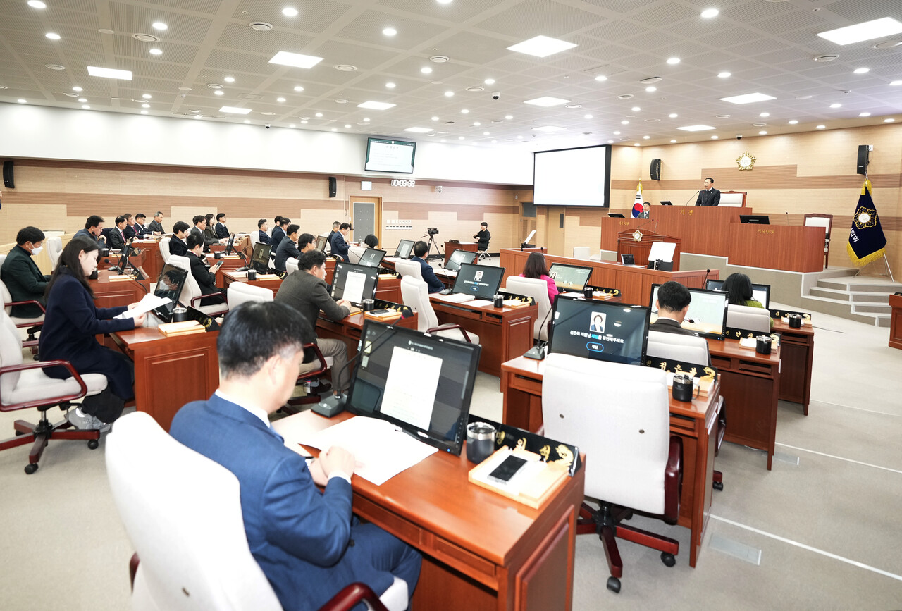 아산시의회가 25일 제263회 제2차 아산시의회 정례회 1차를 개회하고 오는 12월 17일까지 23일간의 의정활동에 돌입했다. 아산시의회 제공