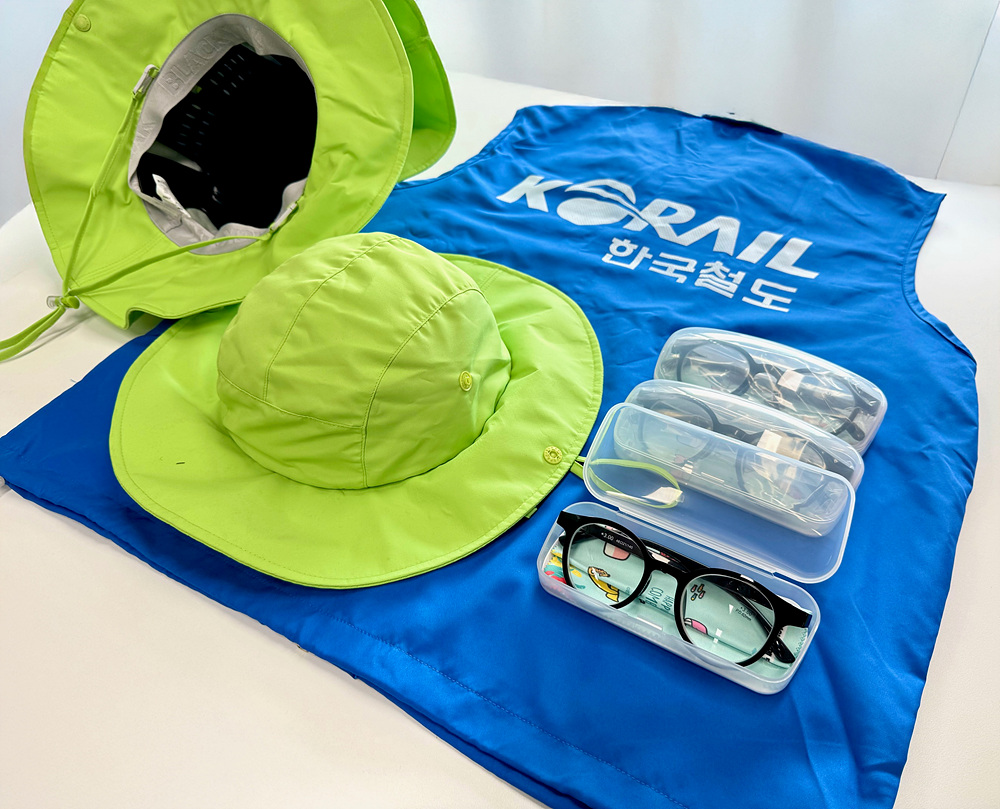 한국철도공사(코레일)가 25일 열린 ‘2025 지역사회공헌 인정의 날’ 행사에서 본사 및 전국 지역본부 등 전 사업장이 ‘지역사회공헌 인정제’를 획득했다.