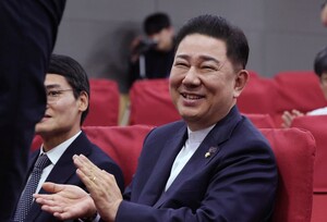 與 원내사령탑 <b>김병기</b> "<b>내란 척결</b>, 개혁 완수"