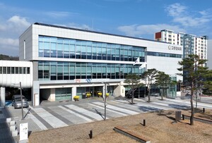 고흥군의회, 군의원 정수 감축안 반발..."대표성 무시한 감축 안 돼" - 뉴스 썸네일 이미지